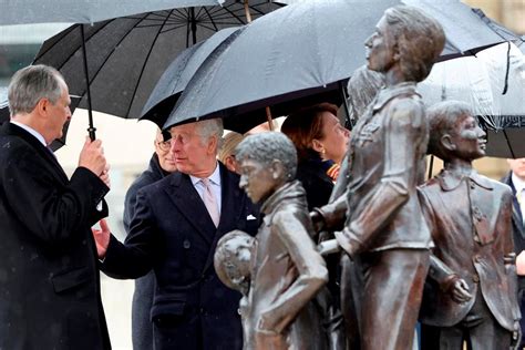 Charles III commorates WWII dead, child refugees in Hamburg